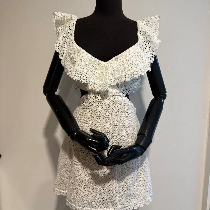 [BUNJANG] White Lace Mini Dress / 화이트 펀칭 레이스 원피스 S(휴양지룩)