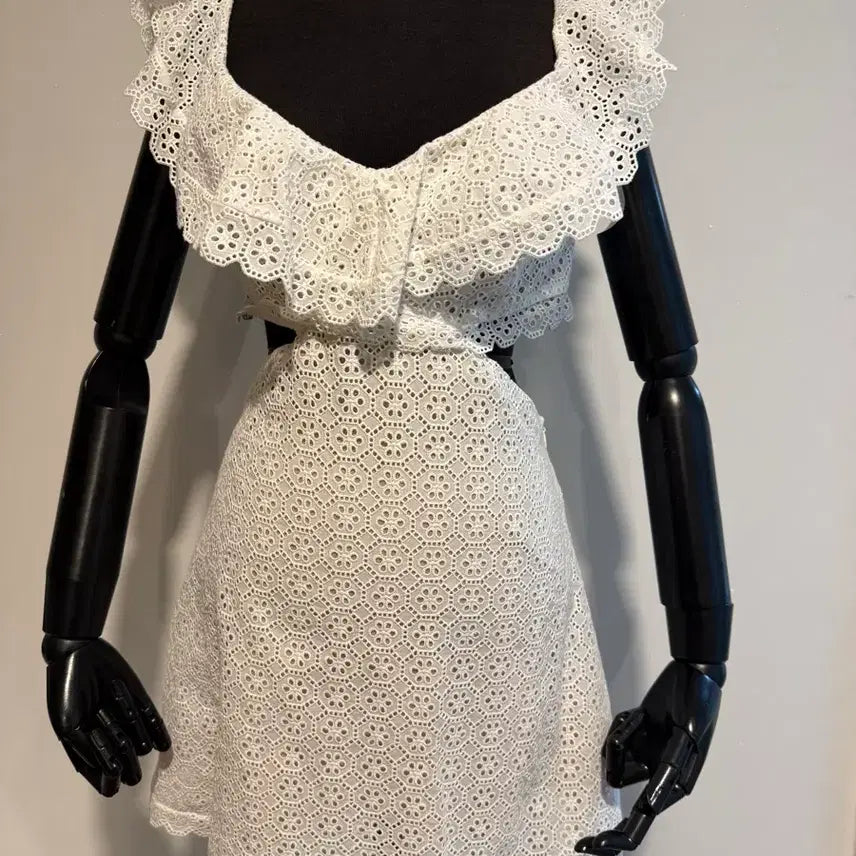 [BUNJANG] White Lace Mini Dress / 화이트 펀칭 레이스 원피스 S(휴양지룩)