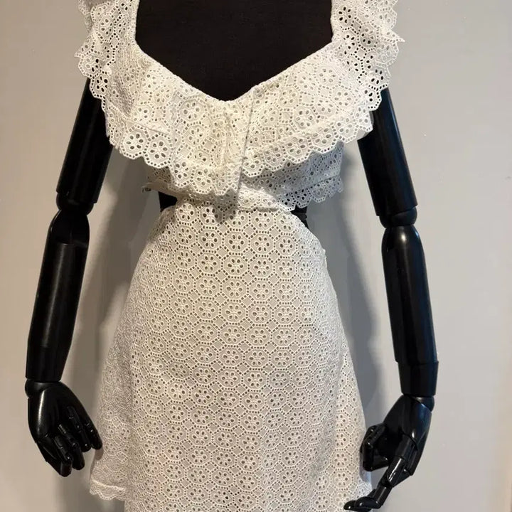 [BUNJANG] White Lace Mini Dress / 화이트 펀칭 레이스 원피스 S(휴양지룩)