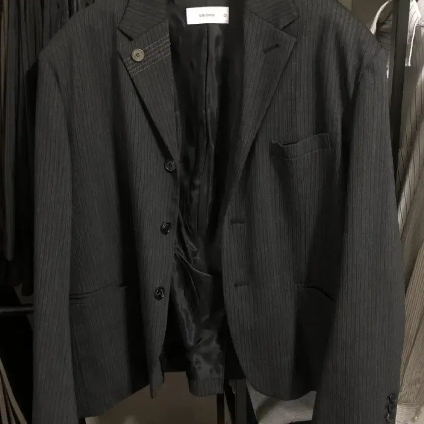 [SOLD OUT] 웨이비니스 스트라이프 블레이저 차콜 브라운 2