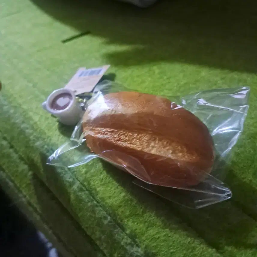 [BUNJANG] Bread Keychain + Coffee Cup / 빵 스킈시키링 + 커피잔