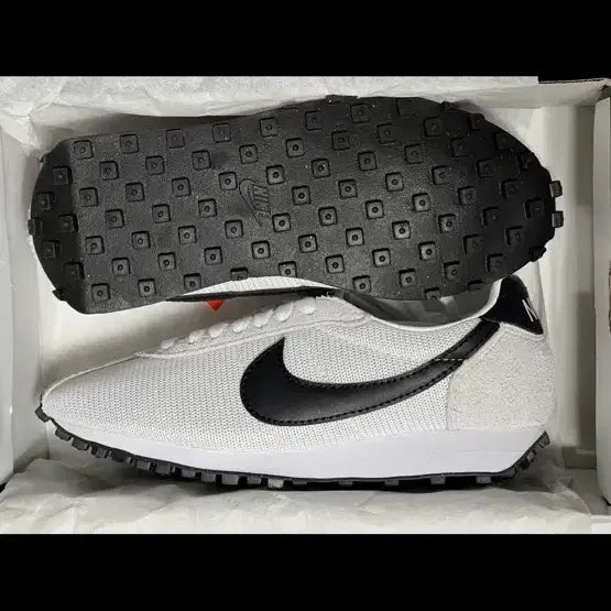 [BUNJANG] LD-1000 White and Black Sneakers / 여성용 (매장 정품 새상품)어디든 잘어울리는 스니커즈(사이즈230~245