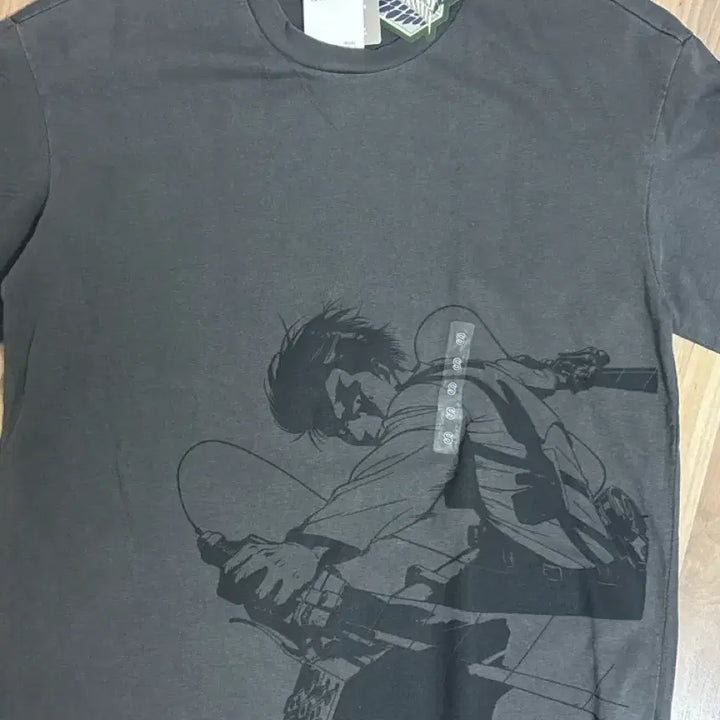 [BUNJANG] Spao Attack on Titan Levi S T-Shirt / 스파오 진격거 리바이 s 판매