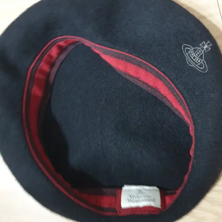 [BUNJANG] Vivienne Westwood Wool Beret Hat / 비비안 웨스트우드 울 베레모 모자