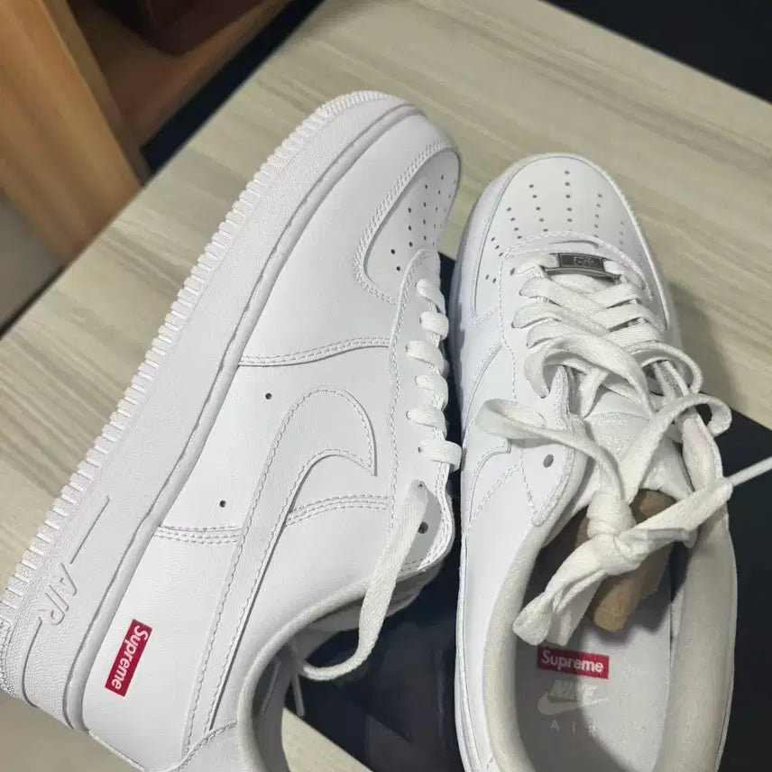 [BUNJANG] Nike x Supreme Air Force 1 Low White Sneakers 245mm / 나이키 x 슈프림 에어포스 1 로우 화이트 245mm