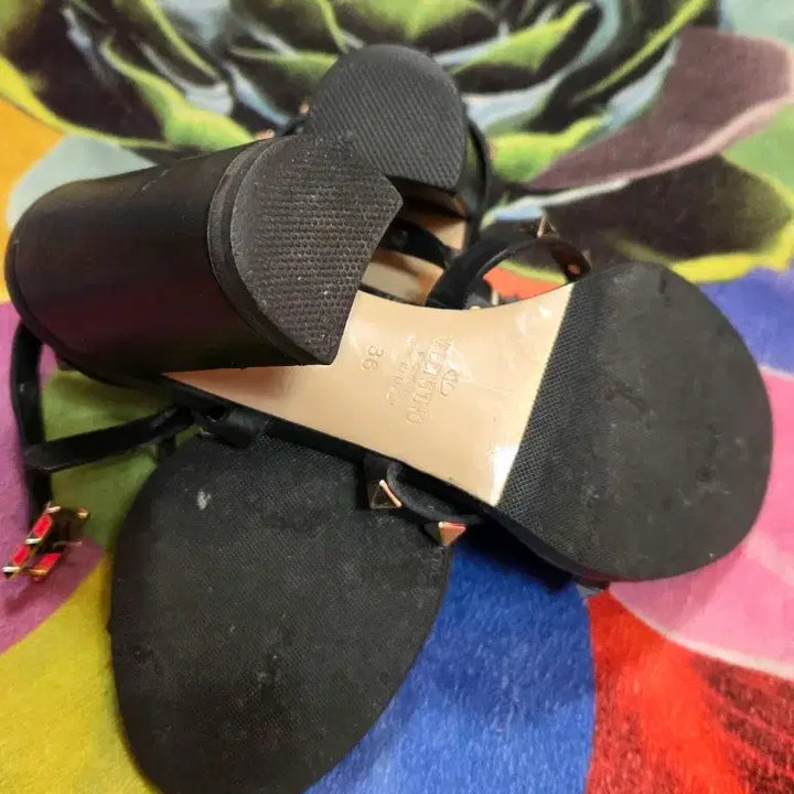 [SOLD OUT] 발렌티노 블랙 스터드 샌들
