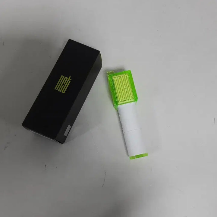 [BUNJANG] NCT Lightstick Lip Balm / NCT 응원봉 립밤