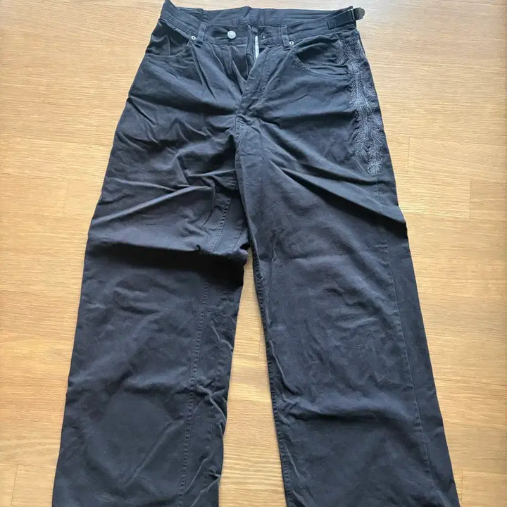 [BUNJANG] Polytelu 1011 Feather Goshima Pants Charcoal 1 Size / 폴리테루 1011 페더 고시마 팬츠 차콜 1사이즈