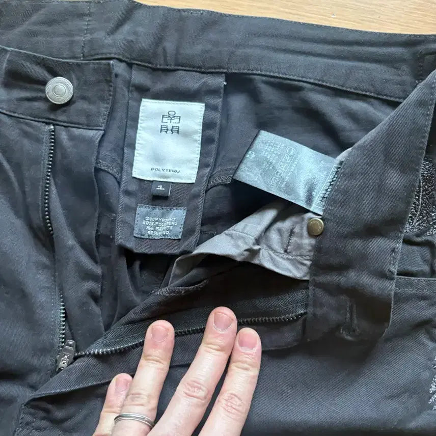 [BUNJANG] Polytelu 1011 Feather Goshima Pants Charcoal 1 Size / 폴리테루 1011 페더 고시마 팬츠 차콜 1사이즈