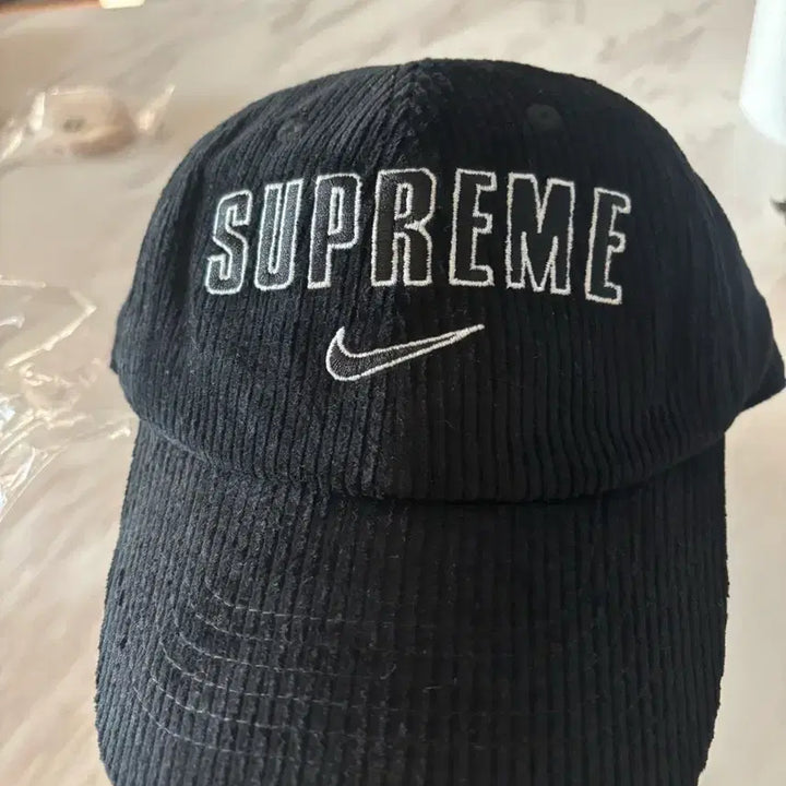 [BUNJANG] Supreme Nike Corduroy Ball Cap / 슈프림 나이키 콜라보 코듀로이 볼캡 블랙