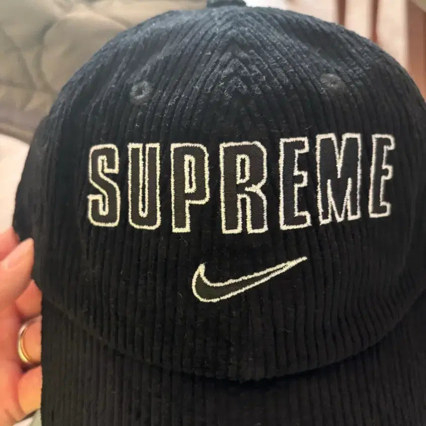 [BUNJANG] Supreme Nike Corduroy Ball Cap / 슈프림 나이키 콜라보 코듀로이 볼캡 블랙