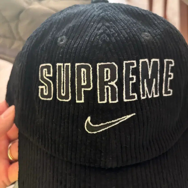 [BUNJANG] Supreme Nike Corduroy Ball Cap / 슈프림 나이키 콜라보 코듀로이 볼캡 블랙