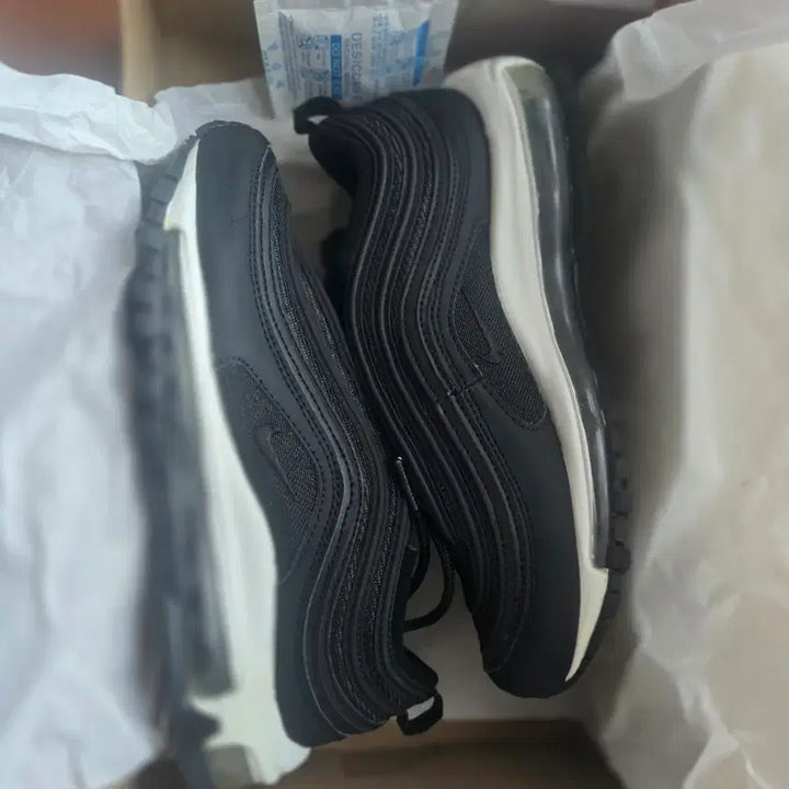 [BUNJANG] Nike Air Max 97 Pink and Black Sneakers / 나이키 에어맥스 97 핑크 , 블랙 운동화 230 새제품 각1개