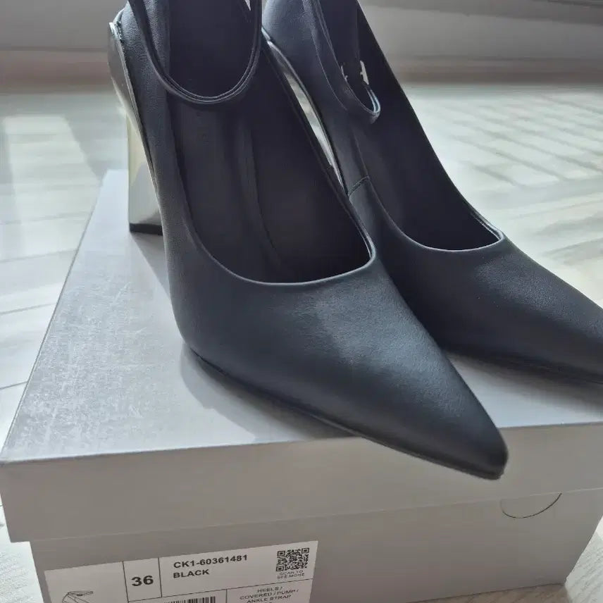[BUNJANG] Charles &amp; Keith Metallic Blade Heel Pumps / 찰스앤키스 블랙 메탈힐 펌프스
