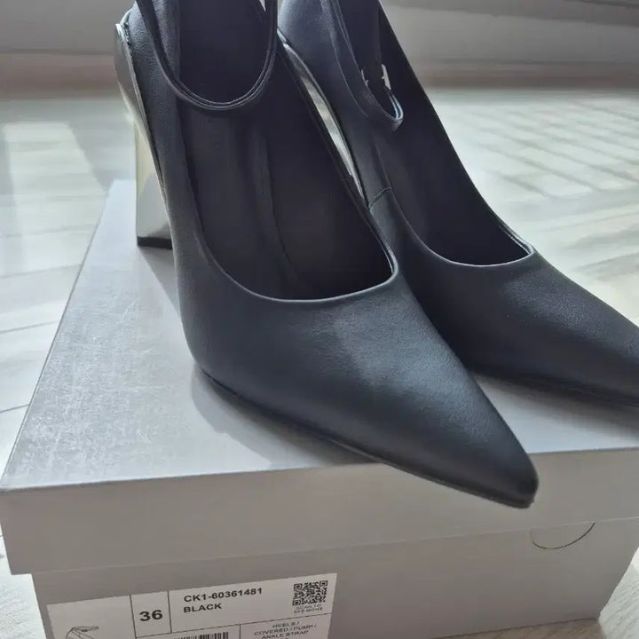 [BUNJANG] Charles &amp; Keith Metallic Blade Heel Pumps / 찰스앤키스 블랙 메탈힐 펌프스