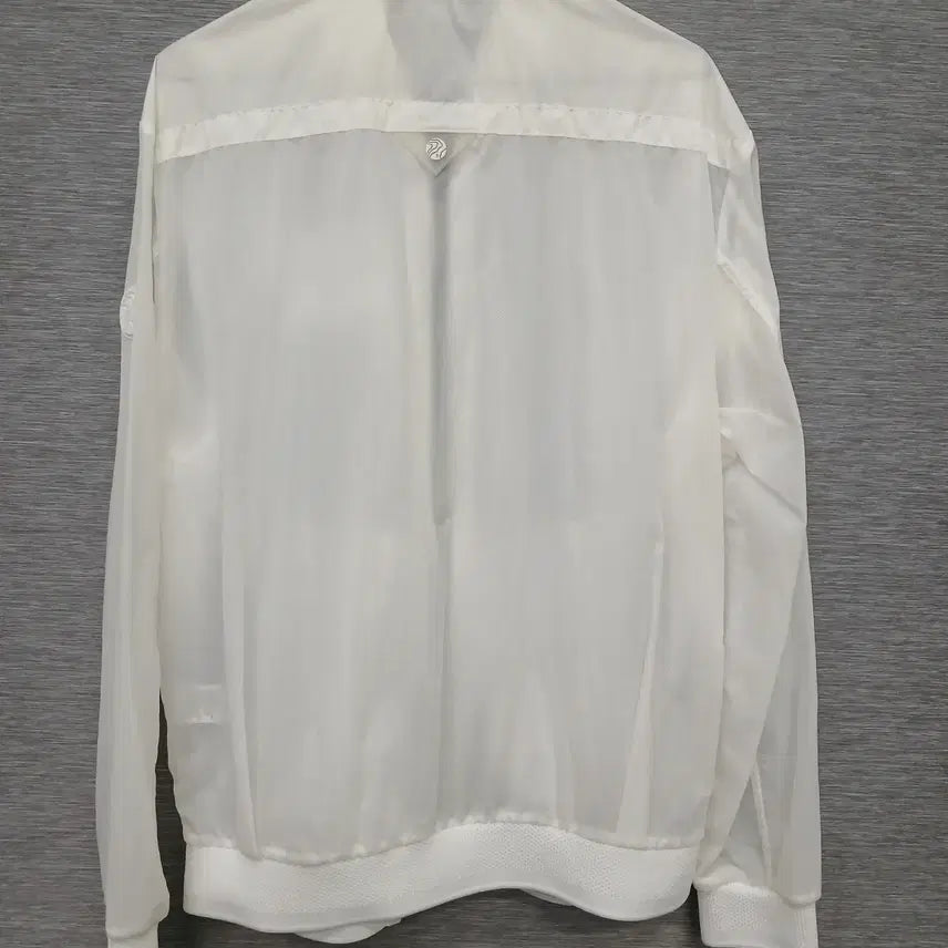 [BUNJANG] Discovery Windbreaker Jacket (Size 100) / 4197 디스커버리 바람막이 100