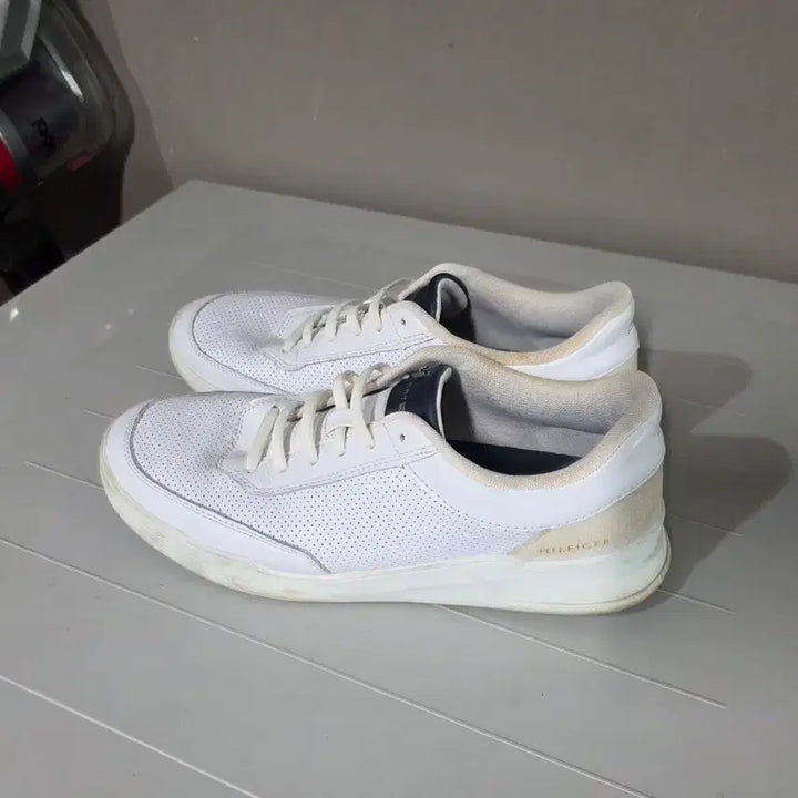 [BUNJANG] Tommy Hilfiger Sneakers (White) - Size 265 / 타미 신발 265사이즈