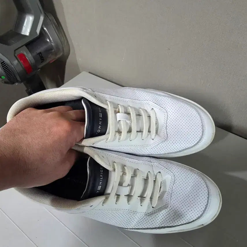 [BUNJANG] Tommy Hilfiger Sneakers (White) - Size 265 / 타미 신발 265사이즈