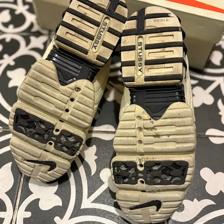 [BUNJANG] Stussy X Nike Spiridon Cage 2 Sneakers / 정품 스투시X나이키 스피리돈 케이지 2