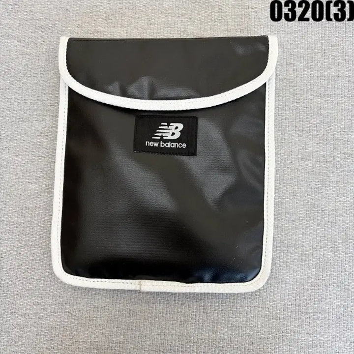 [SOLD OUT] 뉴발란스 블랙 미니 파우치 클러치 0320(3)