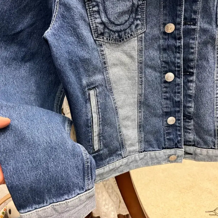 [BUNJANG] True Religion Reverse Two-Tone Denim Jacket / [새상품/미국] 트루릴리전 투톤 데님 자켓 M (리버스트러커700781)