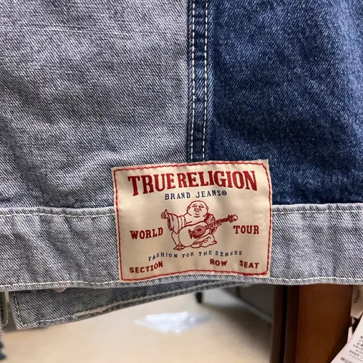 [BUNJANG] True Religion Reverse Two-Tone Denim Jacket / [새상품/미국] 트루릴리전 투톤 데님 자켓 M (리버스트러커700781)