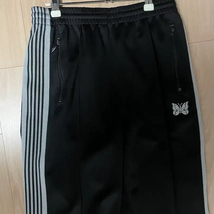[SOLD OUT] 니들스 트랙팬츠 xs