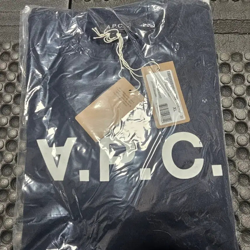 [SOLD OUT] A.P.C. VPC 로고 프린트 맨투맨 XL