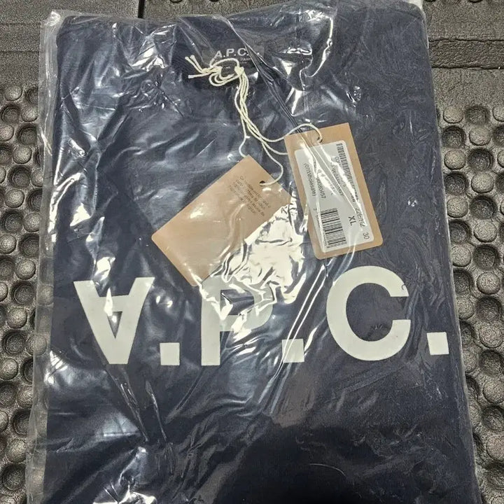 [SOLD OUT] A.P.C. VPC 로고 프린트 맨투맨 XL