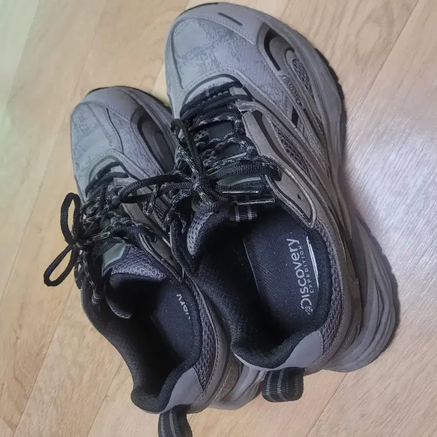 [BUNJANG] Discovery Bolt DXSH5225N-GRS Sneakers / 디스커버리 운동화 볼트 DXSH5225N-GRS/260