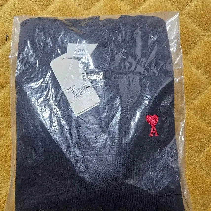 [SOLD OUT] 아미 스몰 하트 로고 맨투맨 네이비 새상품m