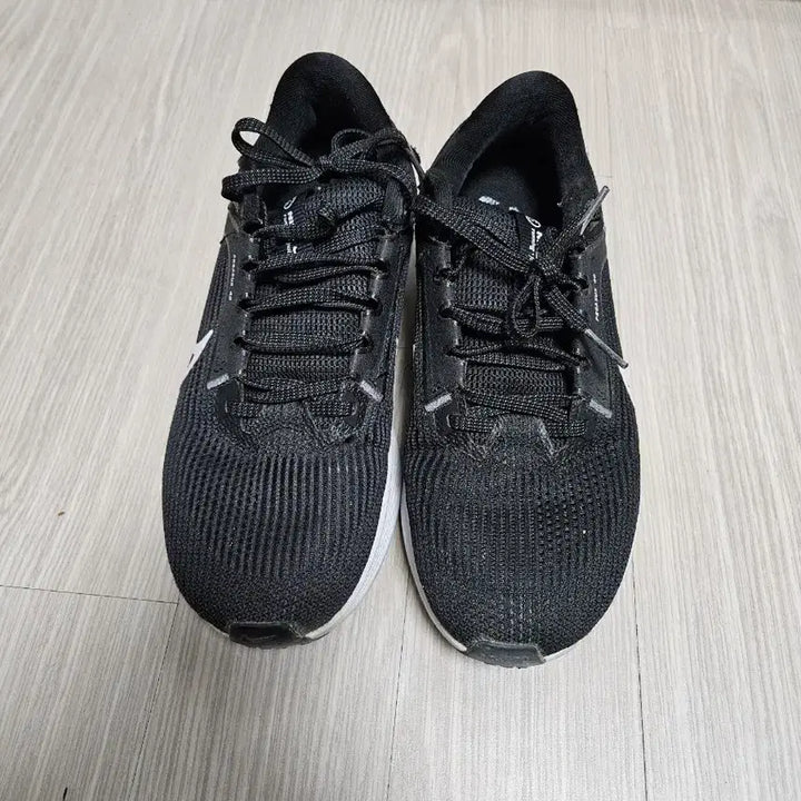 [SOLD OUT] 나이키 운동화240