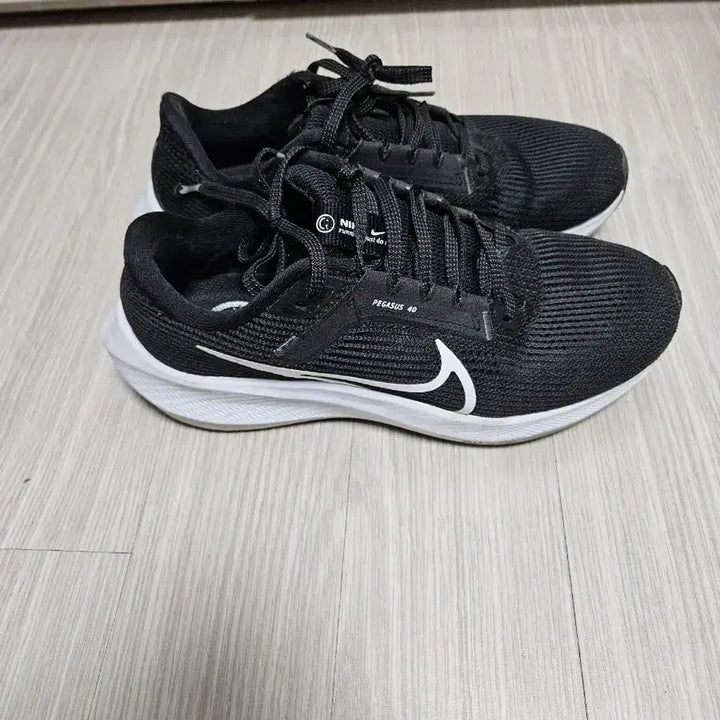 [SOLD OUT] 나이키 운동화240