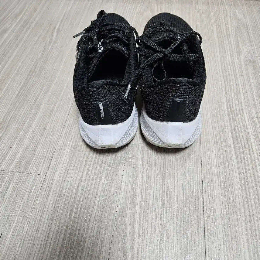 [SOLD OUT] 나이키 운동화240