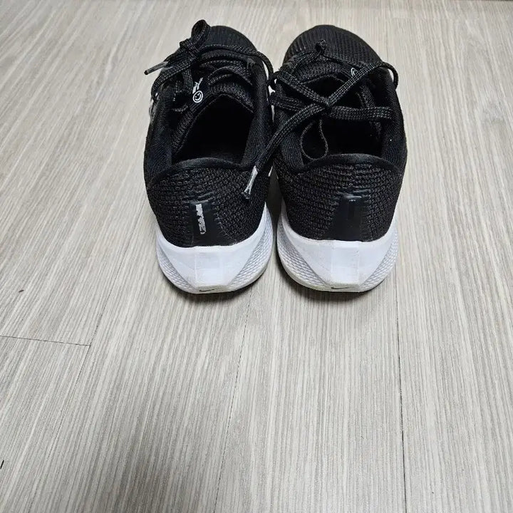 [SOLD OUT] 나이키 운동화240