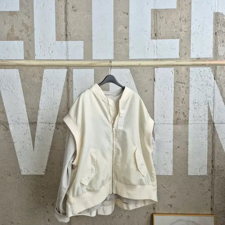 [BUNJANG] Karl Lagerfeld Ivory Style Vest / 칼라거펠트 핏보장 명품스타일 베스트