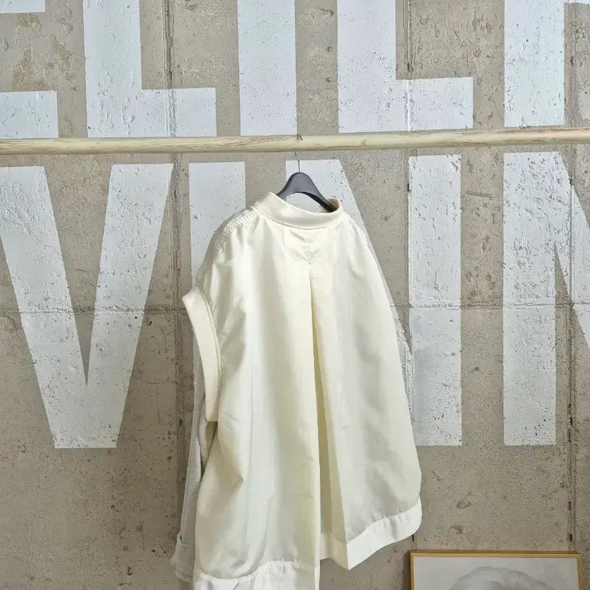 [BUNJANG] Karl Lagerfeld Ivory Style Vest / 칼라거펠트 핏보장 명품스타일 베스트