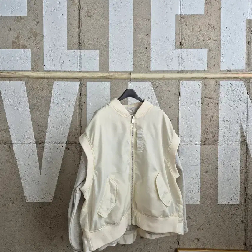 [BUNJANG] Karl Lagerfeld Ivory Style Vest / 칼라거펠트 핏보장 명품스타일 베스트