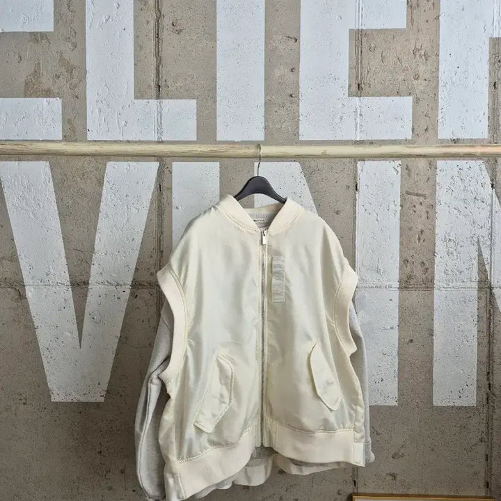 [BUNJANG] Karl Lagerfeld Ivory Style Vest / 칼라거펠트 핏보장 명품스타일 베스트