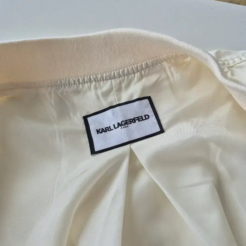 [BUNJANG] Karl Lagerfeld Ivory Style Vest / 칼라거펠트 핏보장 명품스타일 베스트