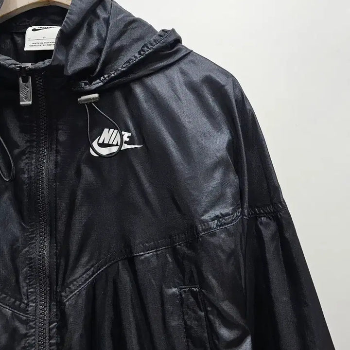 [BUNJANG] Nike Summerized Windrunner Hooded Windbreaker Jacket / 나이키 썸머라이즈드 윈드러너 바람막이 후드 블랙