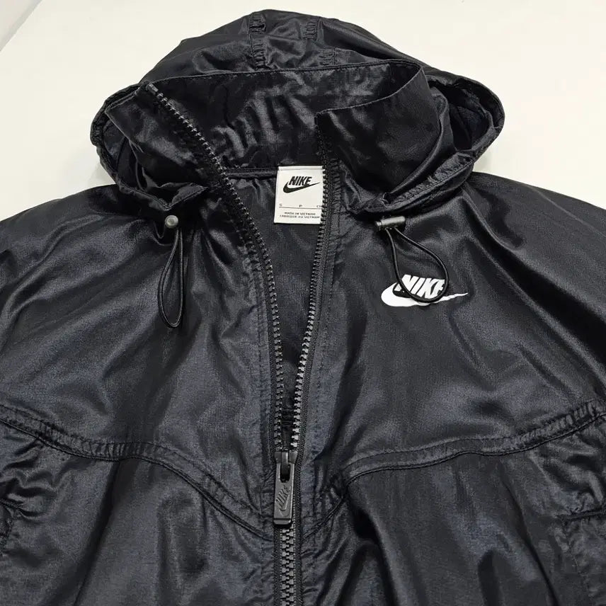 [BUNJANG] Nike Summerized Windrunner Hooded Windbreaker Jacket / 나이키 썸머라이즈드 윈드러너 바람막이 후드 블랙