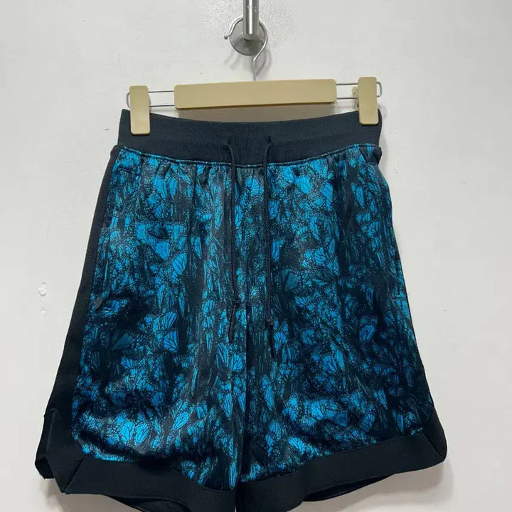 [SOLD OUT] 언더아머 여성 트레이닝 반바지 S