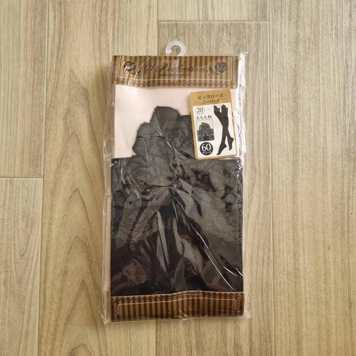 [BUNJANG] Japanese Import Rose Pattern Pantyhose / 일본수입 빅 로즈무늬 니삭스 일체형 팬티스타킹