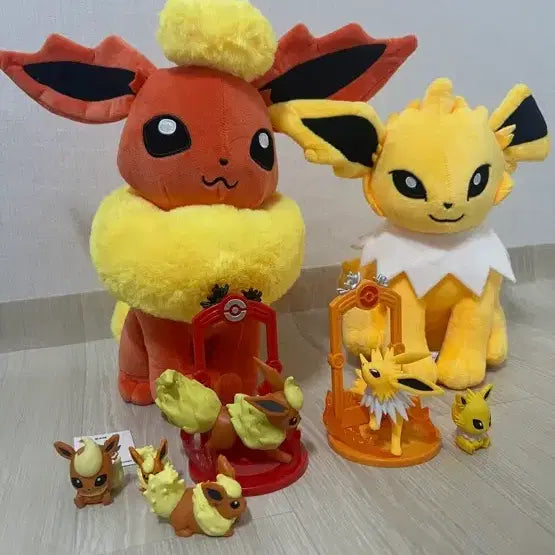 [BUNJANG] Pokemon Vaporeon/Jolteon Figure Set / 포켓몬스터 부스터/쥬피썬더 인형 피규어 세트