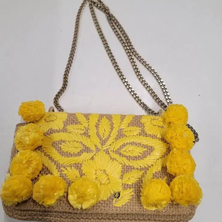 [BUNJANG] Seed Heritage Raffia Yellow Flower Embroidery Mini Crossbody Bag / 시드 헤리티지(정품)옐로우 플라워장식 라피아소재 금장체인 숄더 미니크로스