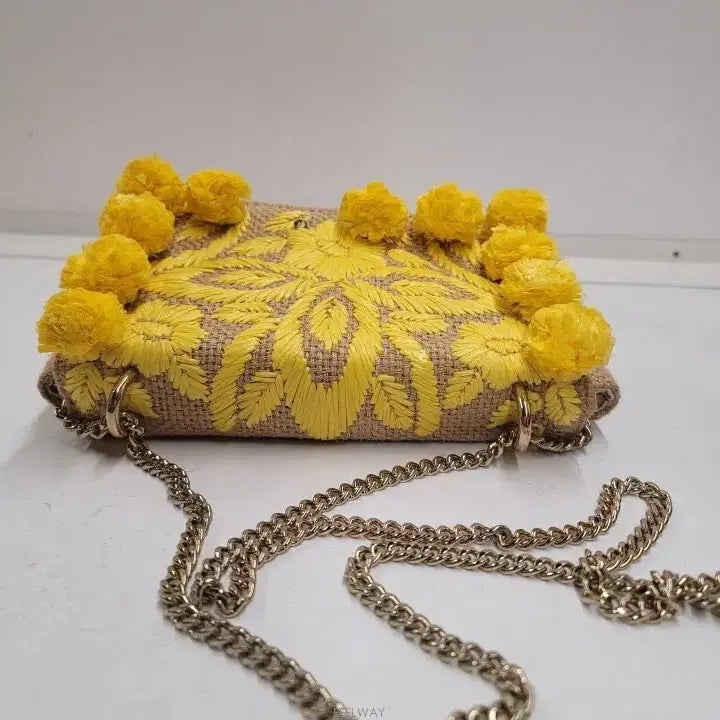 [BUNJANG] Seed Heritage Raffia Yellow Flower Embroidery Mini Crossbody Bag / 시드 헤리티지(정품)옐로우 플라워장식 라피아소재 금장체인 숄더 미니크로스