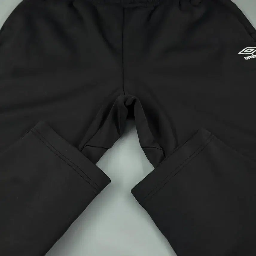 [BUNJANG] Umbro Black White Logo Fleece Jersey Pants Training / 엄브로 블랙 화이트 로고 밴딩 기모 져지팬츠 트레이닝복 34-38