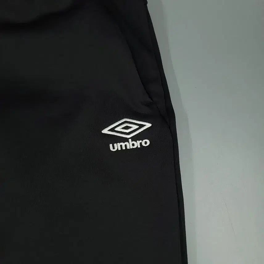 [BUNJANG] Umbro Black White Logo Fleece Jersey Pants Training / 엄브로 블랙 화이트 로고 밴딩 기모 져지팬츠 트레이닝복 34-38