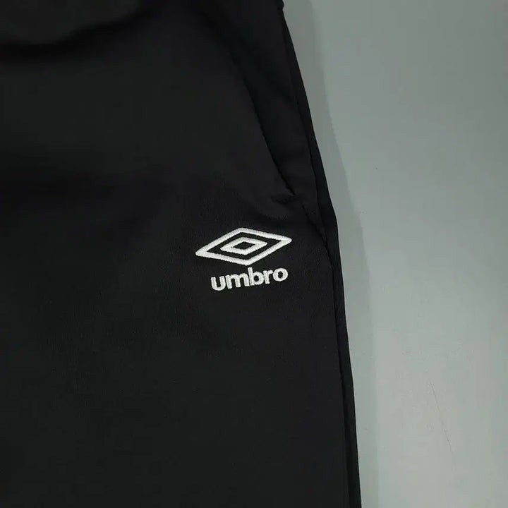 [BUNJANG] Umbro Black White Logo Fleece Jersey Pants Training / 엄브로 블랙 화이트 로고 밴딩 기모 져지팬츠 트레이닝복 34-38